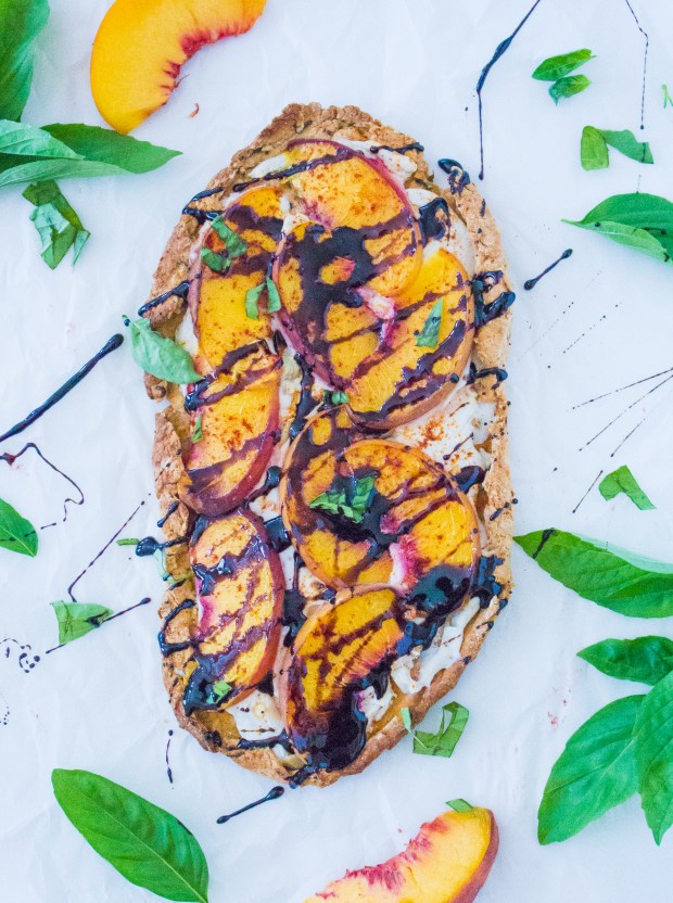 Summer Farewell Peach Pizza | plantcrush.co