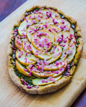Apple Pesto Pizza | plantcrush.co