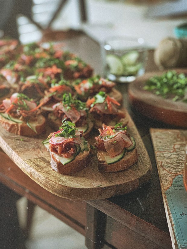 Chinese 5 Spice BBQ Jackfruit Bánh Mì Bites | plantcrush.co